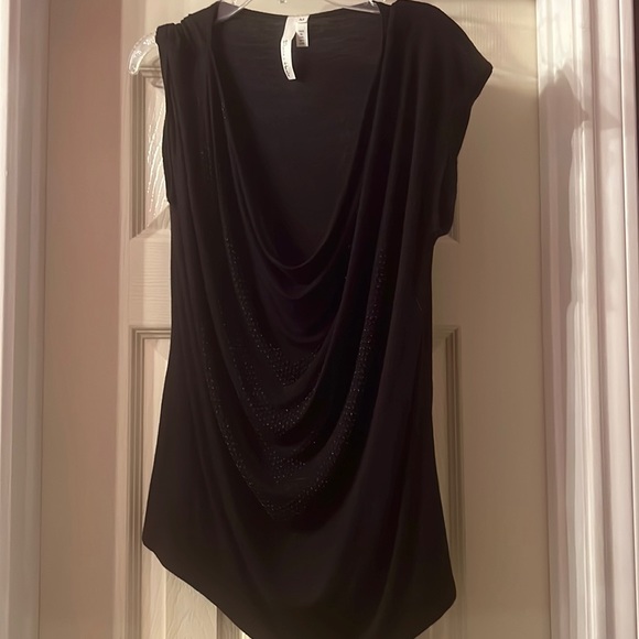 Cap sleeve black top with low rounded neck - Picture 1 of 6